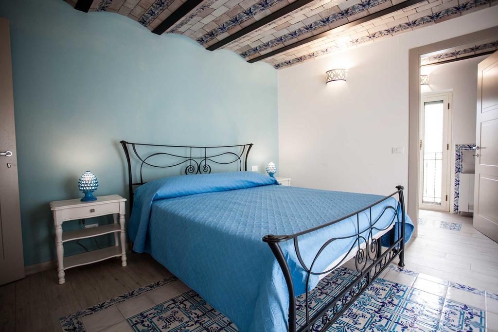 Palazzo Pagliaro Hotel Санто Стефано ди Камастра Екстериор снимка