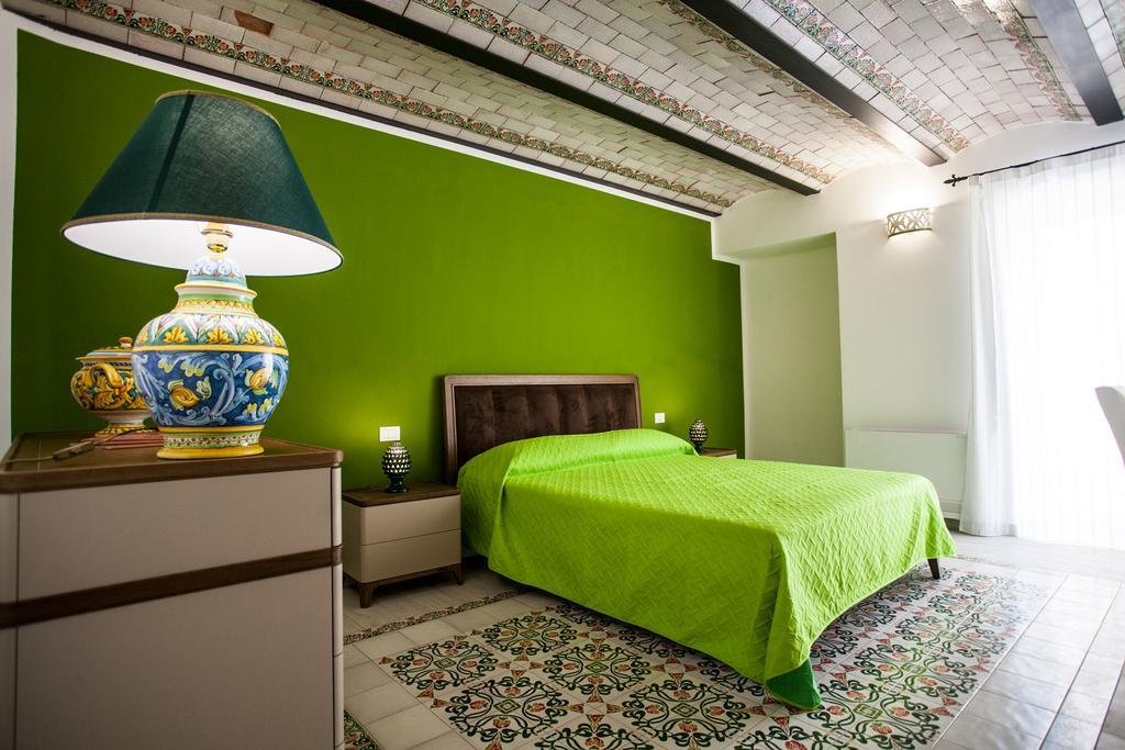 Palazzo Pagliaro Hotel Санто Стефано ди Камастра Екстериор снимка